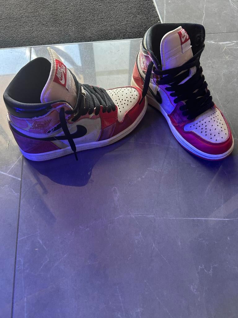 Nike Air Jordan Spider-Man Maat 38, Ophalen of Verzenden, Zo goed als nieuw, Jongen of Meisje, Schoenen