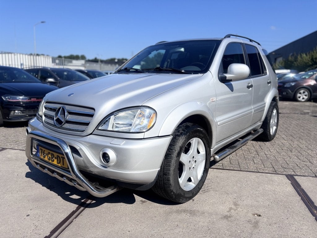 Mercedes-Benz M-Klasse AMG 55 (bj 2000, automaat), Auto's, Oldtimers, Automaat, 347 pk, Bedrijf, Vierwielaandrijving