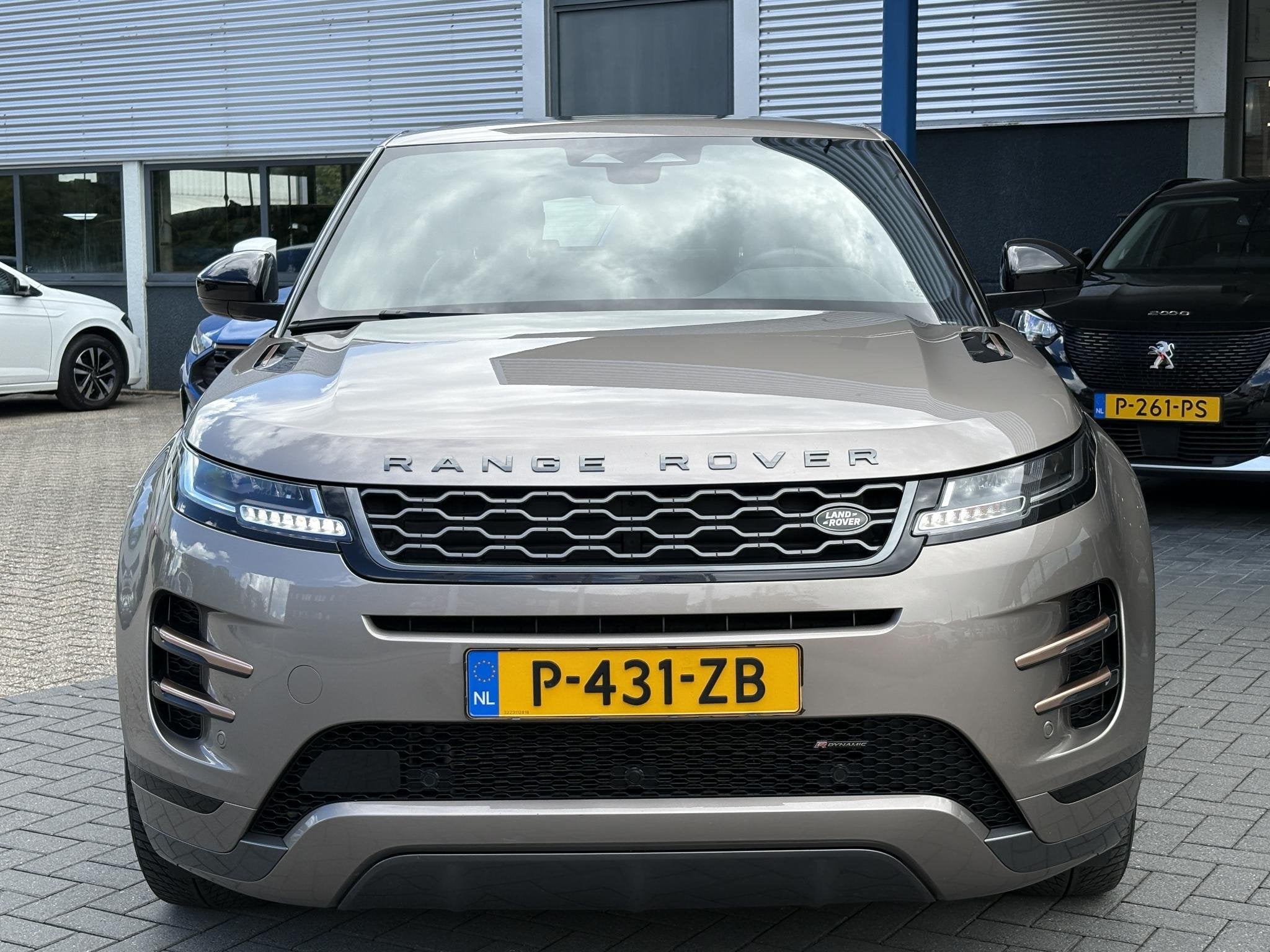 Land Rover Range Rover Evoque 1.5 P300e AWD R-Dynamic SE | 7, Automaat, 309 pk, Stof, Bruin