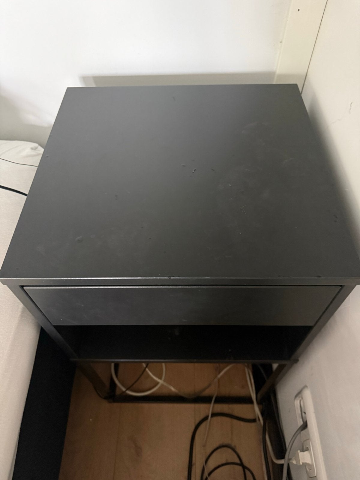 2x IKEA Vikhammer nachtkastjes met gebruikersschade, Ophalen, Gebruikt, Minder dan 45 cm, Minder dan 55 cm