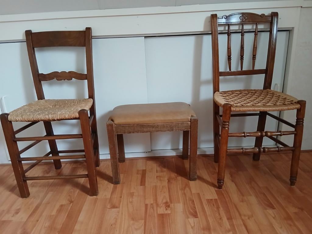 2 Oude Stoelen en Krukje - Riet en Touwmat, Huis en Inrichting, Stoelen, Gebruikt, Twee, Bruin, Vintage, Landelijk