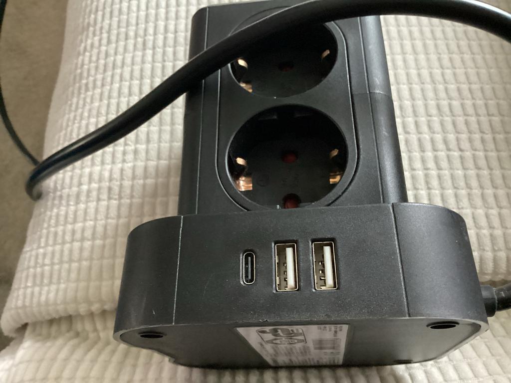 Stekkerdoos met 8 stopcontacten, 3 USB-poorten en aan/uit kn, Doe-het-zelf en Verbouw, Ophalen of Verzenden, Zo goed als nieuw