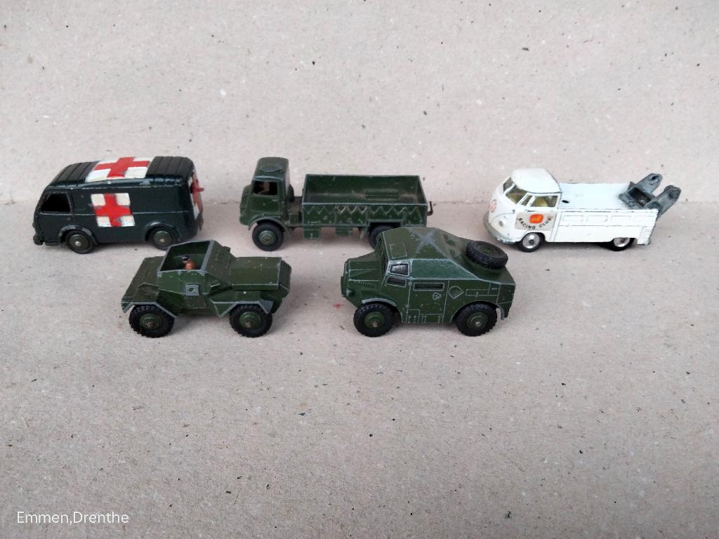 dinky toys en corgi modellen  leger + vw t1, Ophalen of Verzenden, Gebruikt, Auto, Dinky Toys