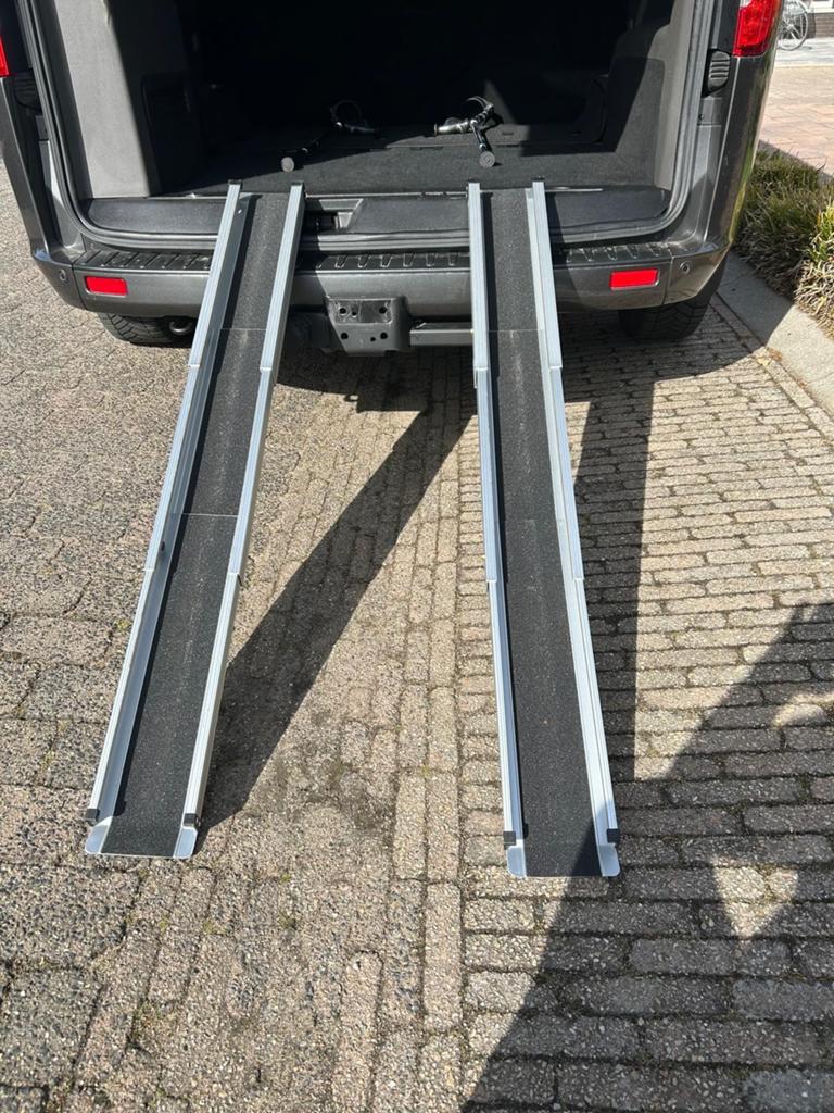 Oprijplaten aluminium 150 cm lang 2x uitschuifbaar, Ophalen, Zo goed als nieuw, Opvouwbaar