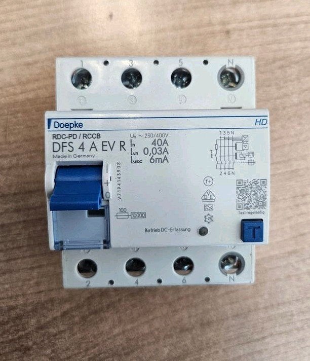 Doepke DFS 4 A EV R aardlekschakelaar 40A 0.03A, Ophalen of Verzenden, Zo goed als nieuw, Laadkabel