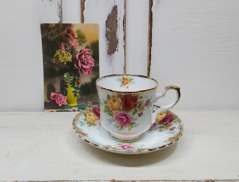 Porseleinen kopje, 6 beschikbaar, Antiek en Kunst, Antiek | Servies los, Ophalen of Verzenden
