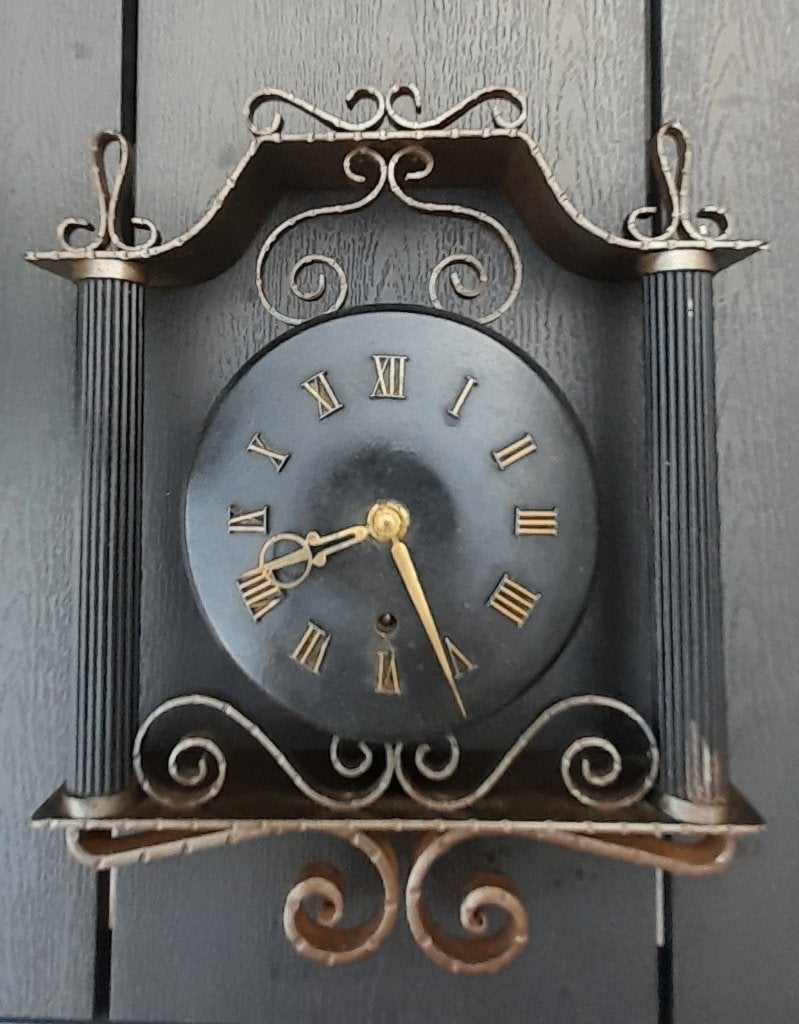 Art deco Klok, Ophalen