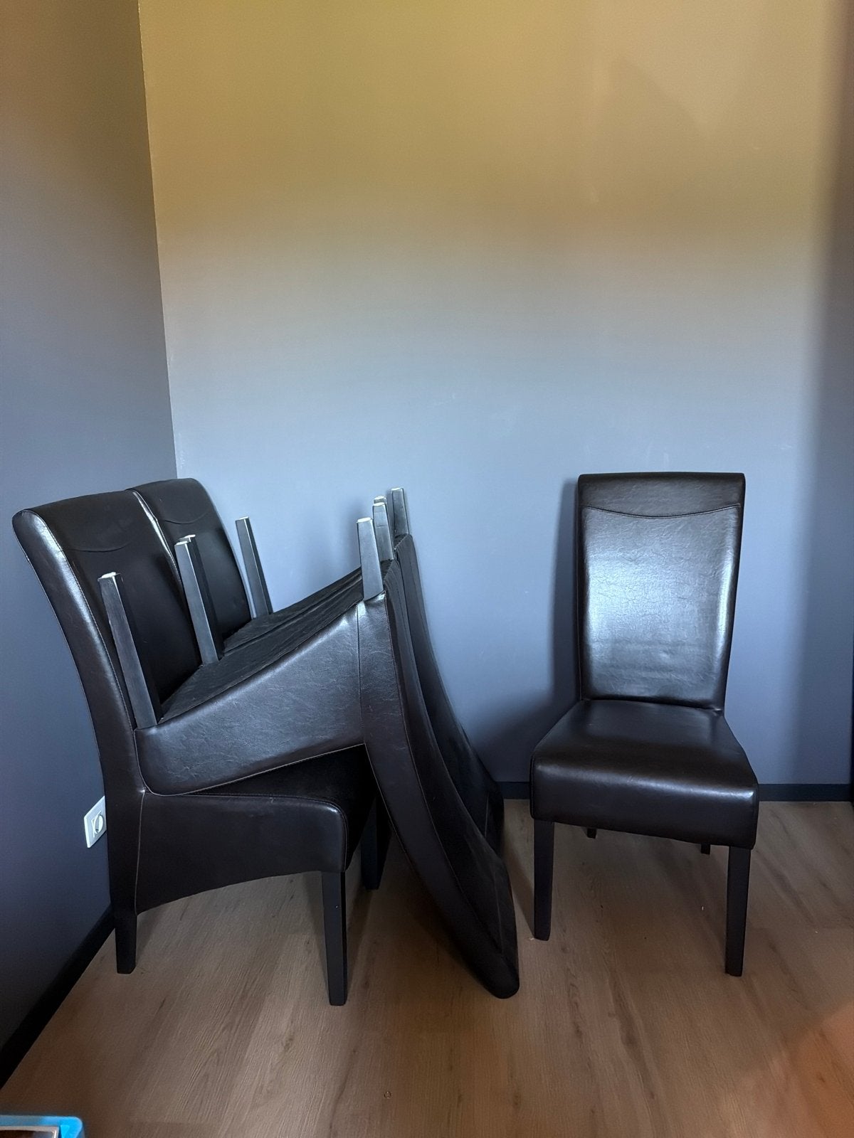 5 stoelen, gratis af te halen, Ophalen, Gebruikt, Bruin, Leer