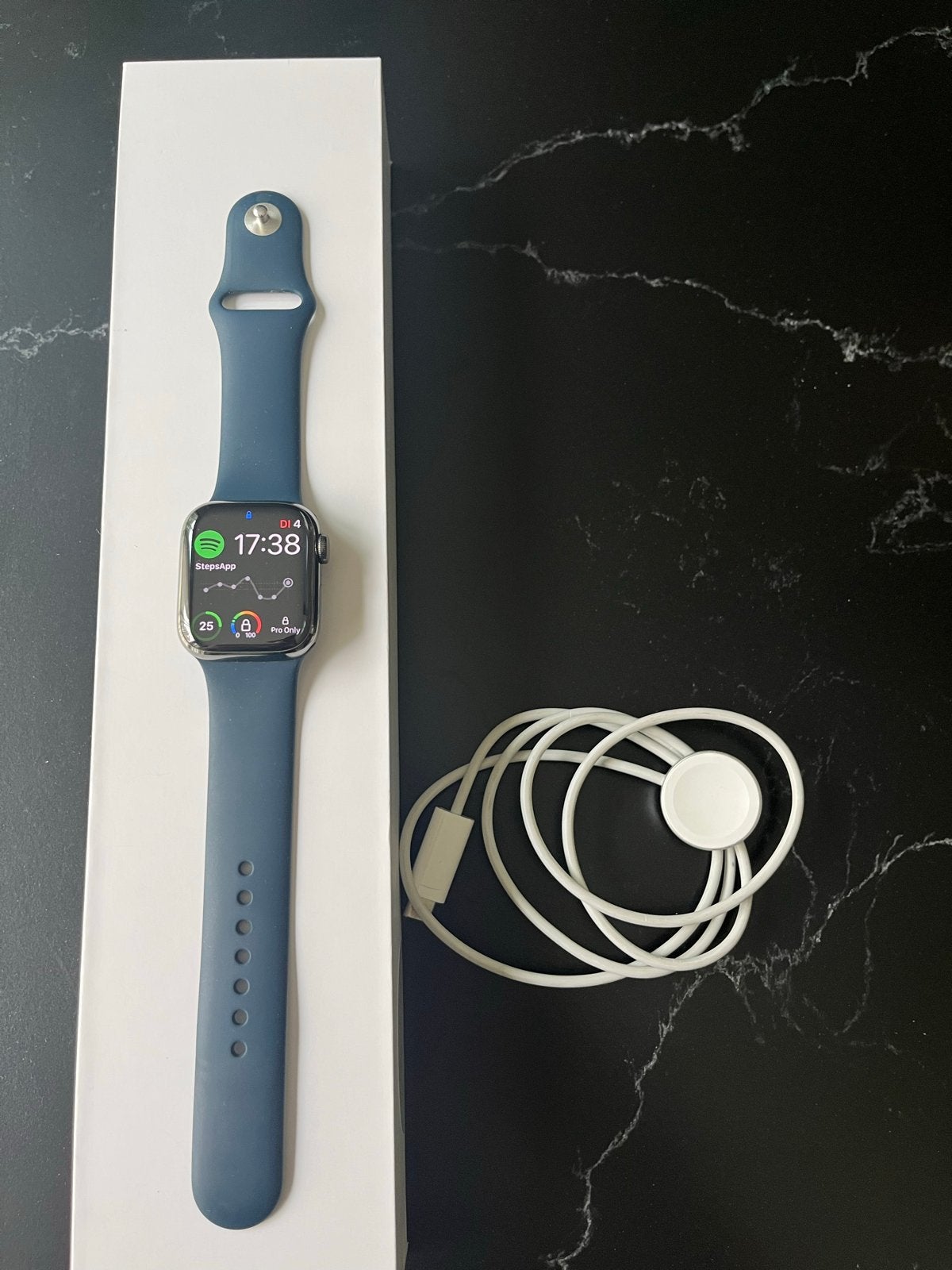 Apple Watch Series 7 41mm Titanium Grafiet + 2 bandjes, Sieraden, Tassen en Uiterlijk, Smartwatches, IOS, Ophalen of Verzenden