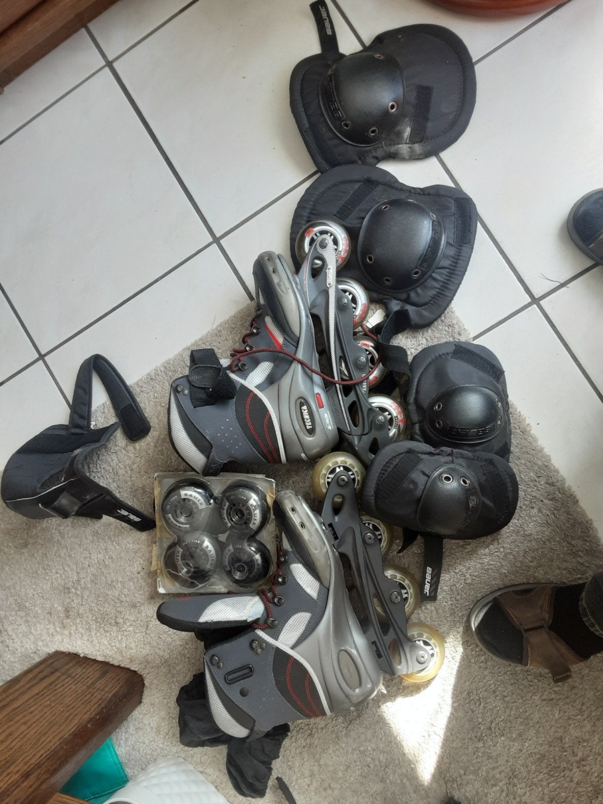 Technica Skeelers met bescherming en extra wieltjes  maat 42, Ophalen of Verzenden, Gebruikt, Inline skates 4 wielen, Overige merken