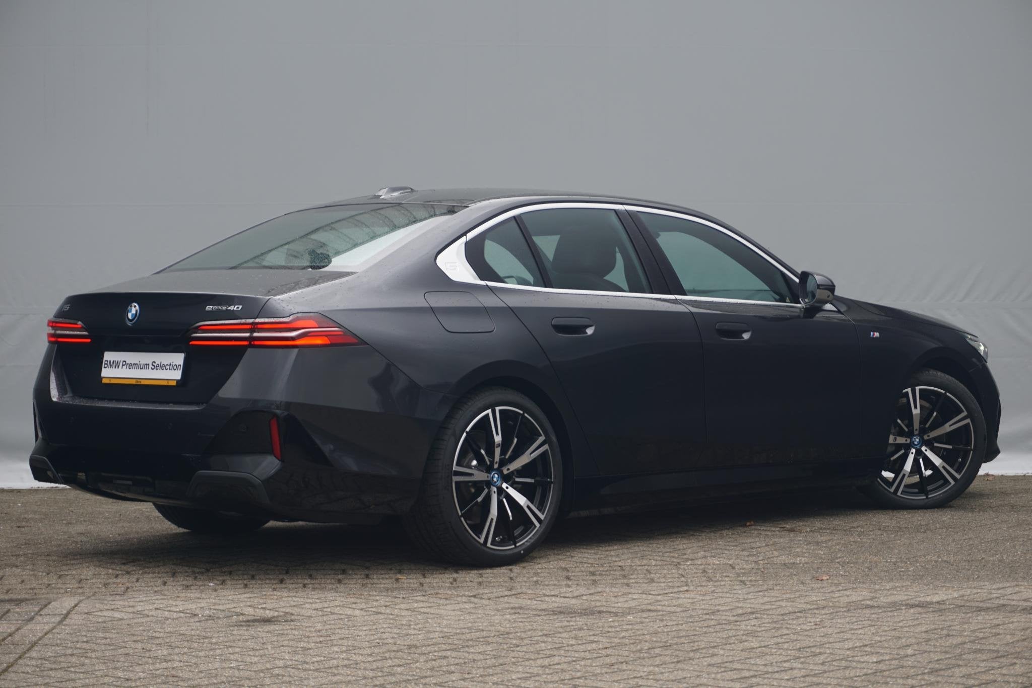 BMW i5 Sedan eDrive40 M Sport | Trekhaak / Panoramadak / Dri, Automaat, 340 pk, Sedan, Zilver of Grijs