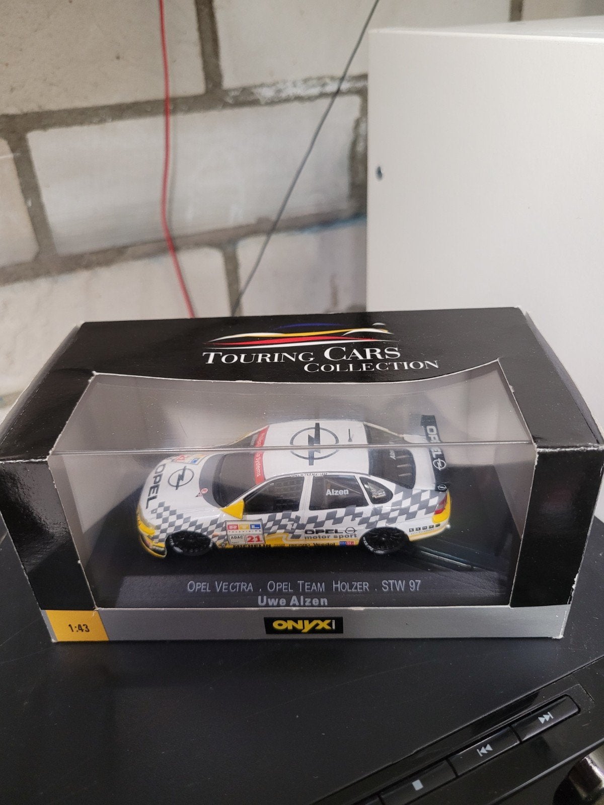 opel vectra onyx 1:43 XT072, Hobby en Vrije tijd, Modelauto's | 1:43, Ophalen of Verzenden, Zo goed als nieuw, Auto, Overige merken