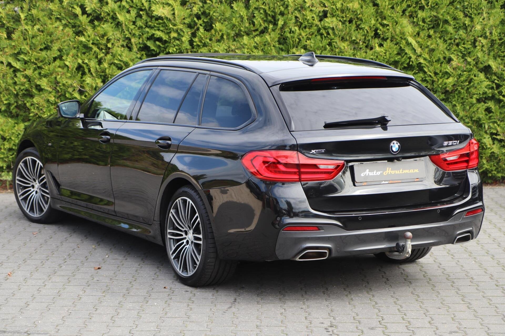 🔥 BMW 530i xDrive Touring M Sport 252PK | PANO | HUD | AC, Automaat, 15 km/l, 4 cilinders, Zwart