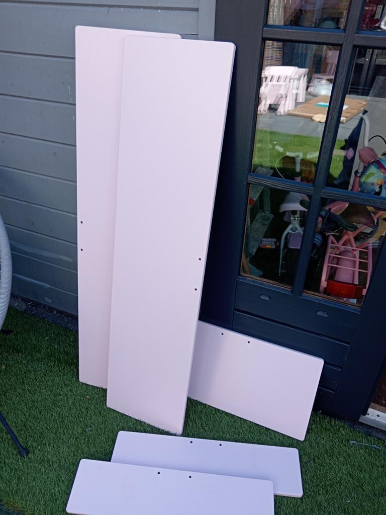 Småstad roze fronten voor kledingkast, Ophalen, Gebruikt, Modern, Speels, 100 tot 150 cm