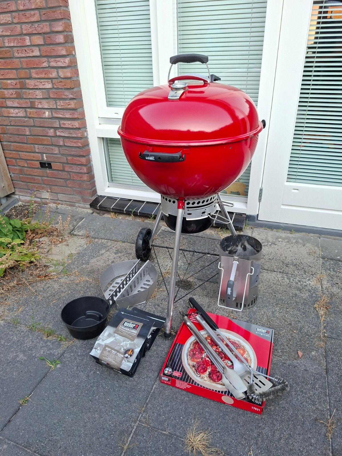 Weber BBQ, Ophalen