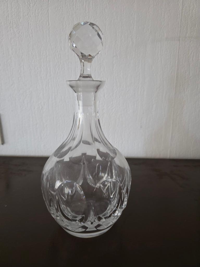 Kristallen karaf met geslepen decoratie, Ophalen
