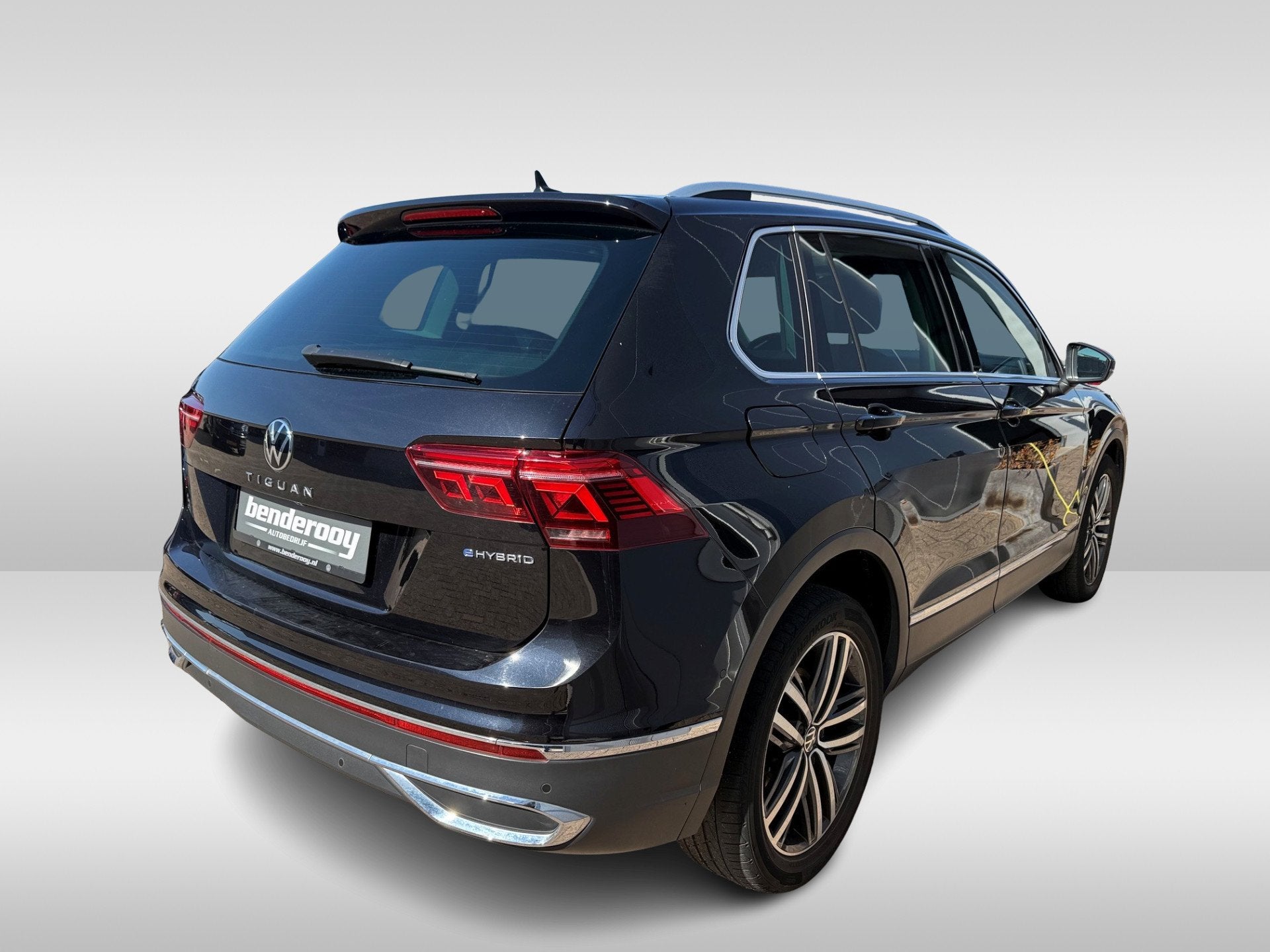 Volkswagen Tiguan 1.4 TSI eHybrid 245pk Elegance | Pano dak, Auto's, Dealer onderhouden, Euro 6, Alcantara, Zwart