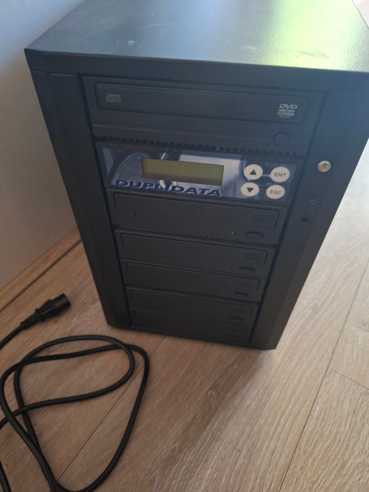 Goede duplicator.
Maakt 5 kopieën en backups tegelijk., Ophalen