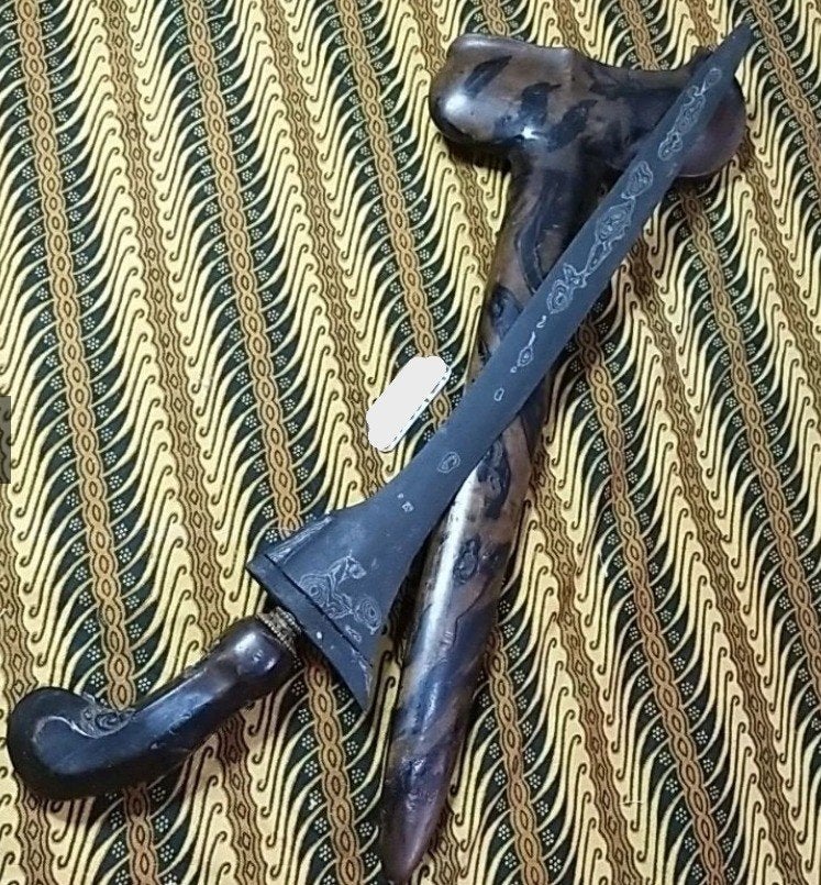 Antieke Keris Mahesa Teki Triwarna Tangguh Jenggala KAD88, Wapen, Verzenden, Overige materialen, Indonesië