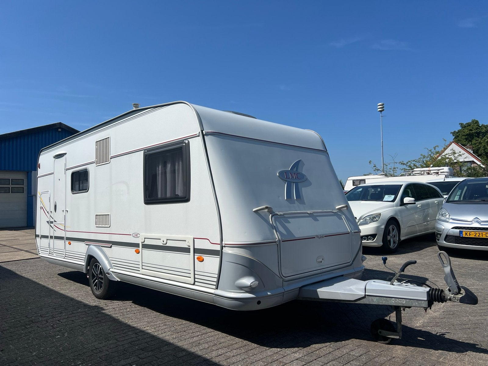LMC la familia 530 6 pers. Airco, Mover, stapelbed, Schokbreker, Bedrijf, Treinzit, 5 tot 6 meter
