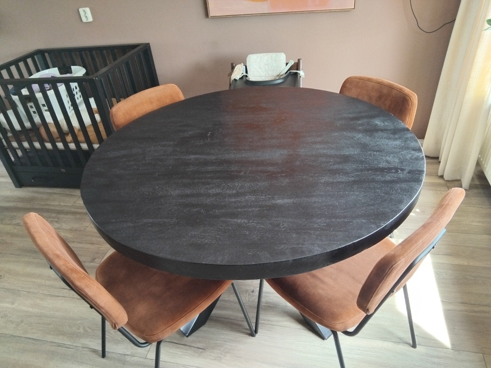 Mangohouten ronde eettafel zwart 130cm + Gratis stoelen, Ophalen, Rond, Zo goed als nieuw, 100 tot 150 cm
