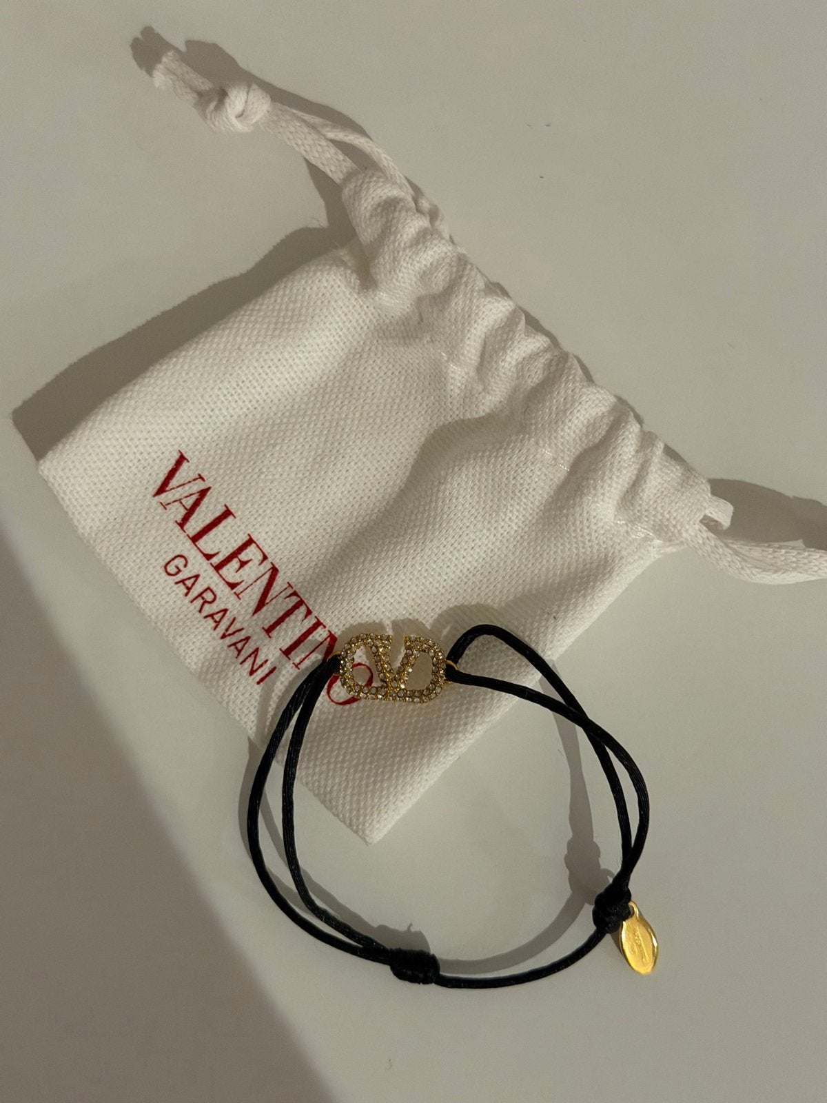 Valentino Garavani VLogo Signature Armband Zwart/Goud, Met kristal, Overige materialen, Zwart, Ophalen of Verzenden