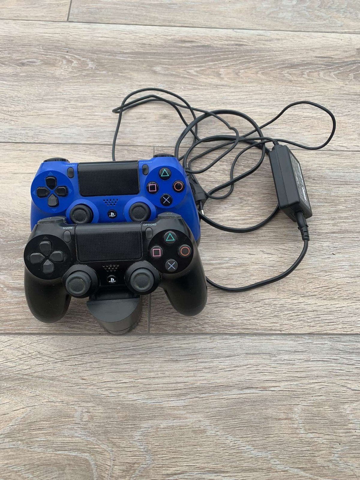 Playstation 4 controllers en oplaadstation, Ophalen of Verzenden, Zo goed als nieuw, Controller, PlayStation 4