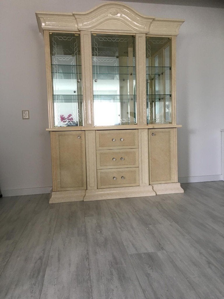 KOOPJE NU OPHALEN - Chique hoogglans vitrinekast, Huis en Inrichting, Ophalen, 50 tot 100 cm, Zo goed als nieuw, 150 tot 200 cm