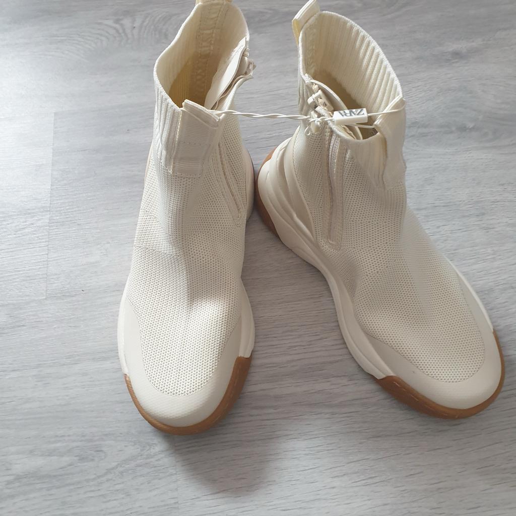 Zara gebreide sneakers met dikke zool, Kleding | Dames, Schoenen, Ophalen of Verzenden, Nieuw, Beige, Sneakers of Gympen
