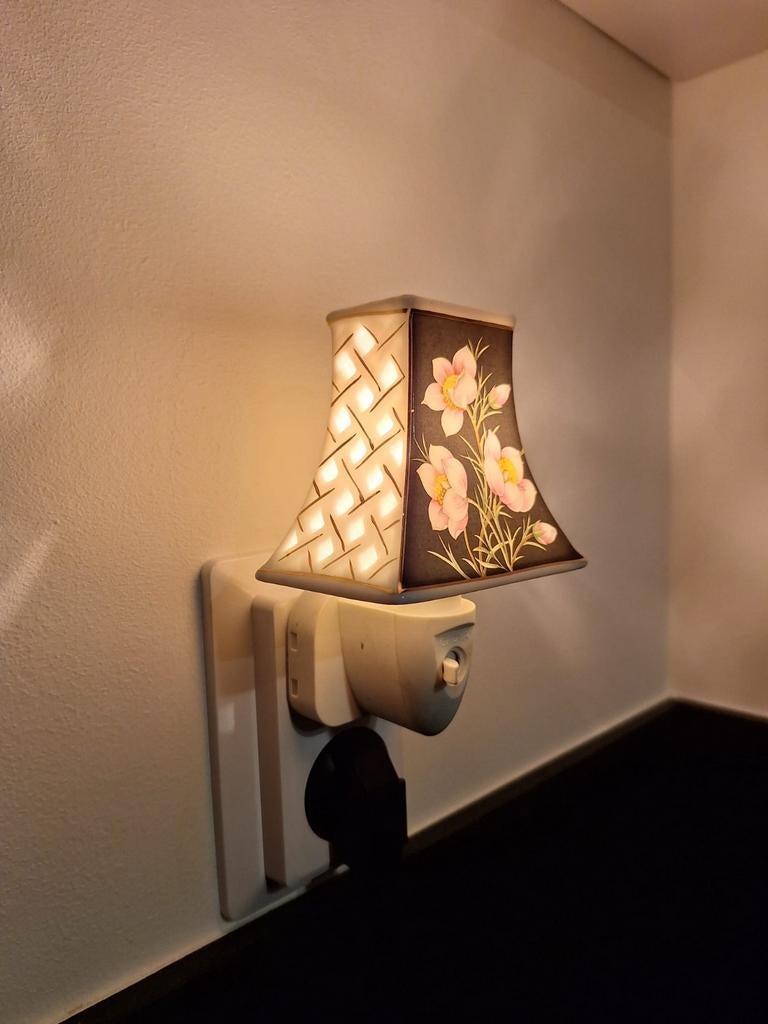 Decoratief porseleinen nachtlampje voor in stopcontact, Ophalen of Verzenden