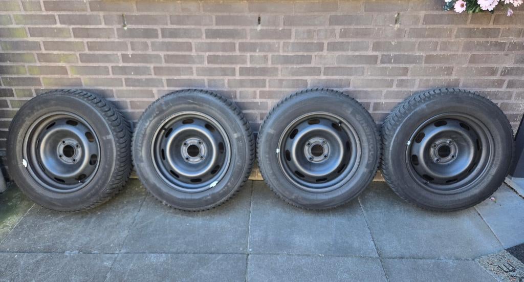 Winterbanden op velg Opel Crossland, Ophalen, Gebruikt, 15 inch, Banden en Velgen