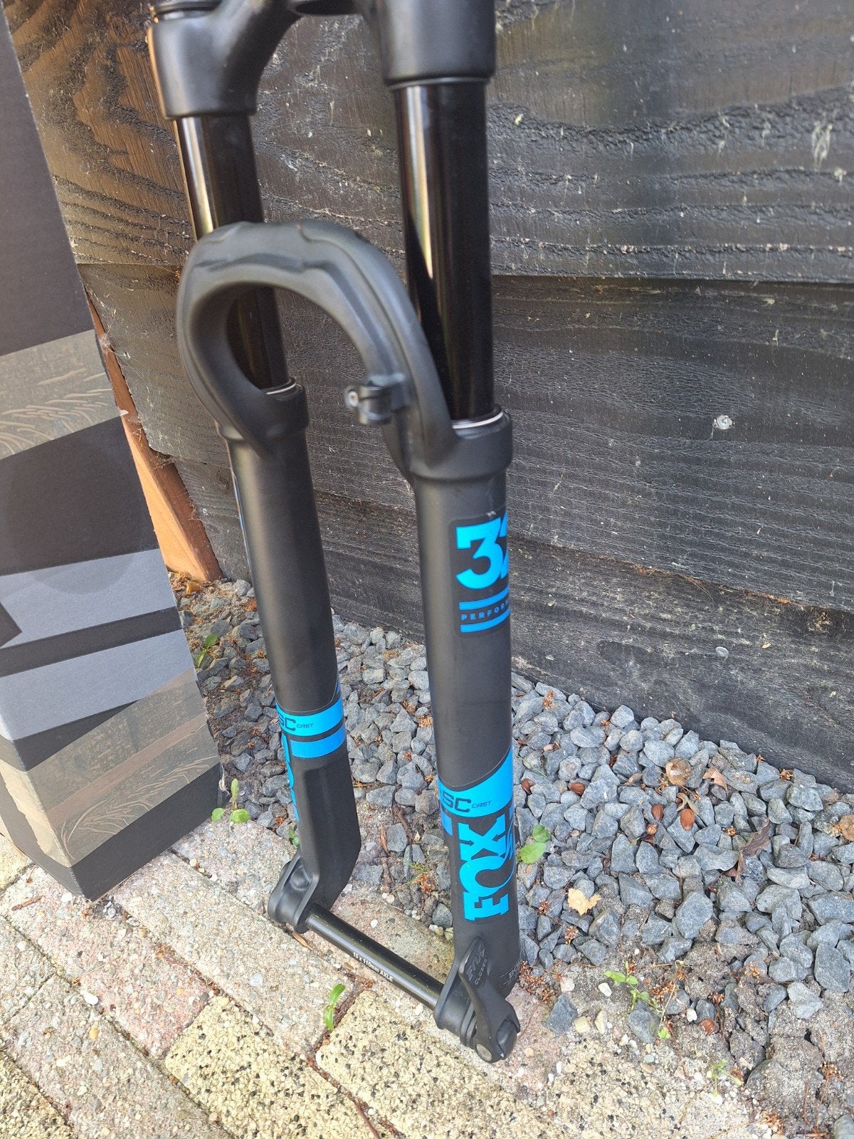 Fox 32 Factory Float SC cast voorvork lockout remote, Ophalen, Stuur