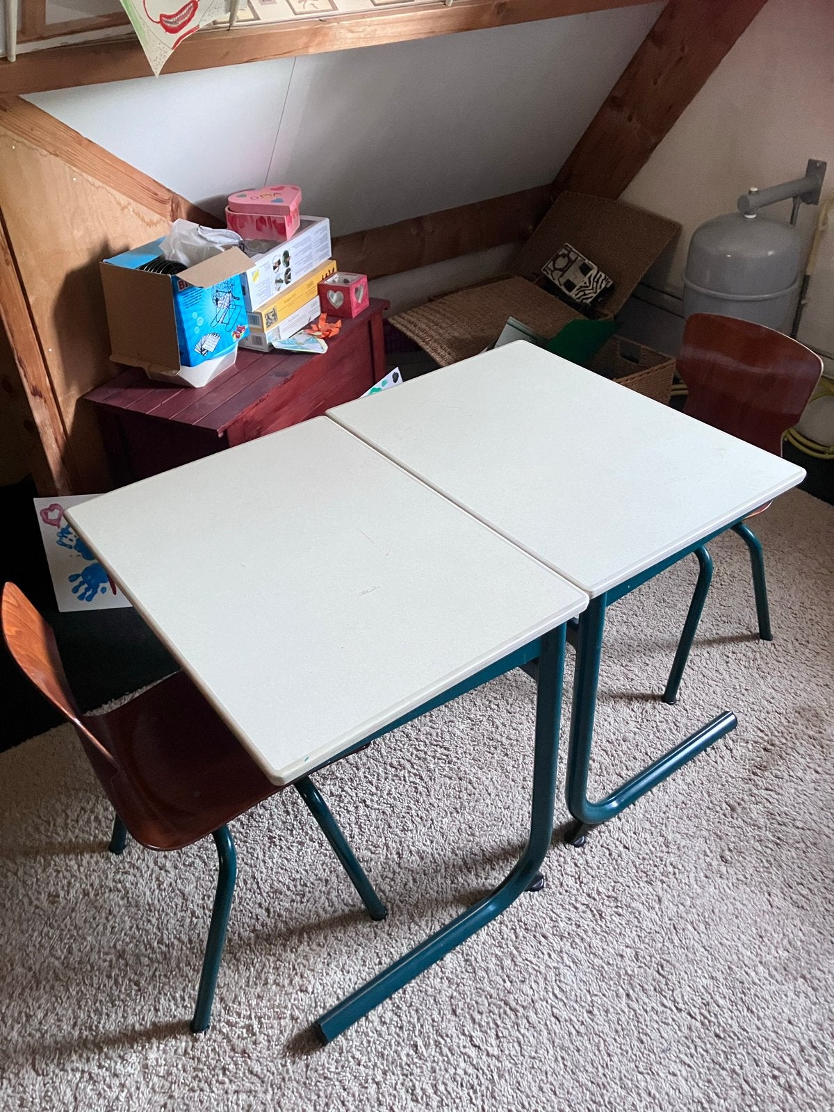 2 stevige kinderbureaus met laden en stoelen, Kinderen en Baby's, Ophalen, Gebruikt, Tafel(s) en Stoel(en)
