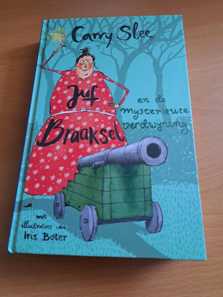 Juf Braaksel en de mysterieuze verdwijning - Carry Slee, Boeken, Ophalen of Verzenden, Zo goed als nieuw, Carry Slee, Fictie