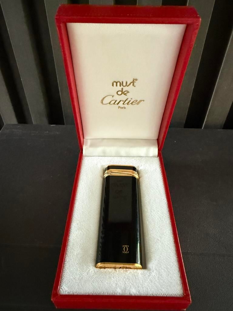 CARTIER Trinity Pocket Lighter in black Lacquer Full Set Box, Ophalen of Verzenden, Zo goed als nieuw, Aansteker