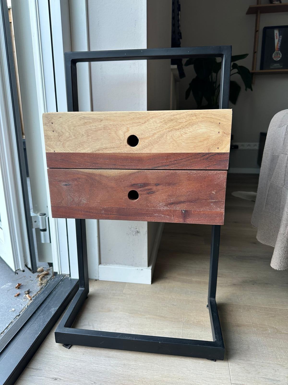 Industriële bijzettafel, Huis en Inrichting, Ophalen, Overige materialen, Minder dan 55 cm, Gebruikt