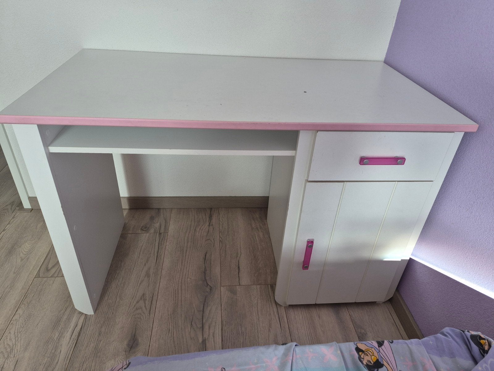 Kinderbureau wit met roze accenten en lade, Opbergruimte, Gebruikt, 65 cm, Kinderbureau
