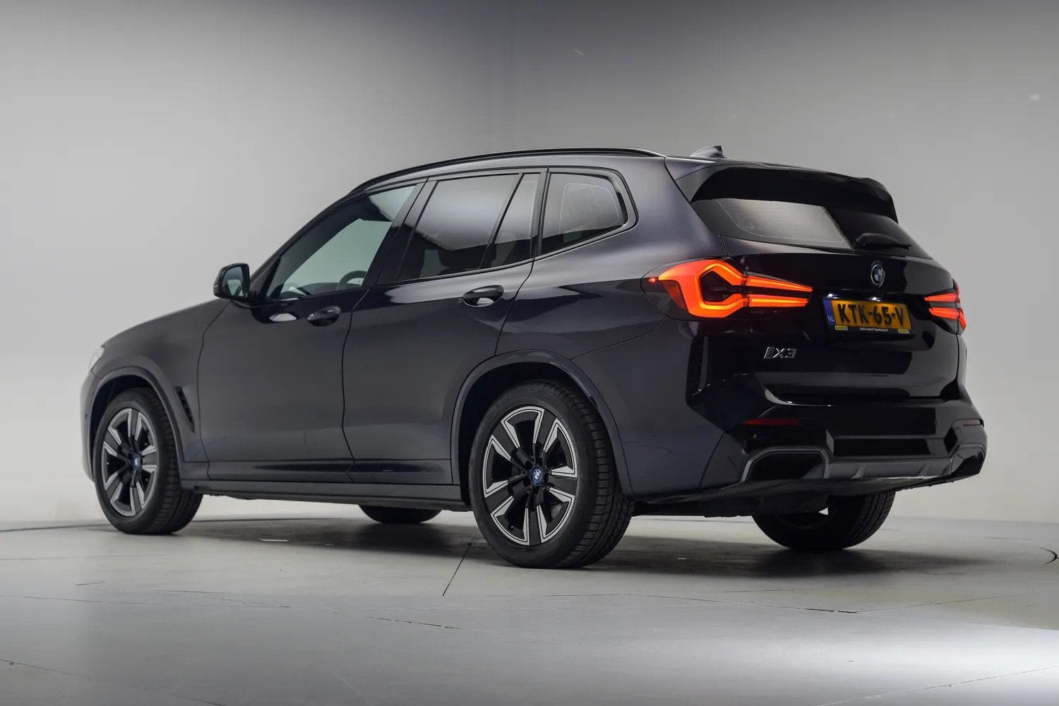 BMW iX3 M Sport Shadow 80 kWh [ SOH 93,5% ] [ Panorama Leder, Auto's, Automaat, 0 cilinders, Gebruikt, 750 kg