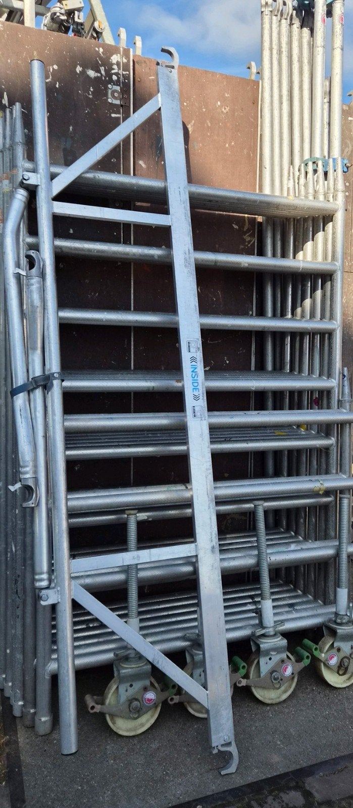 Te koop euroscaffold rolsteiger Werkhoogte 8.20 zelfborgend, Ophalen of Verzenden, Euroscaffold, Rolsteiger of Kamersteiger, 5 meter of hoger