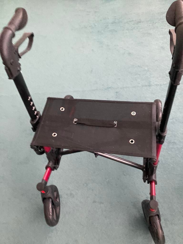 Gloednieuwe rollator, een koopje, Diversen, Rollators, Ophalen, Opvouwbaar, Nieuw