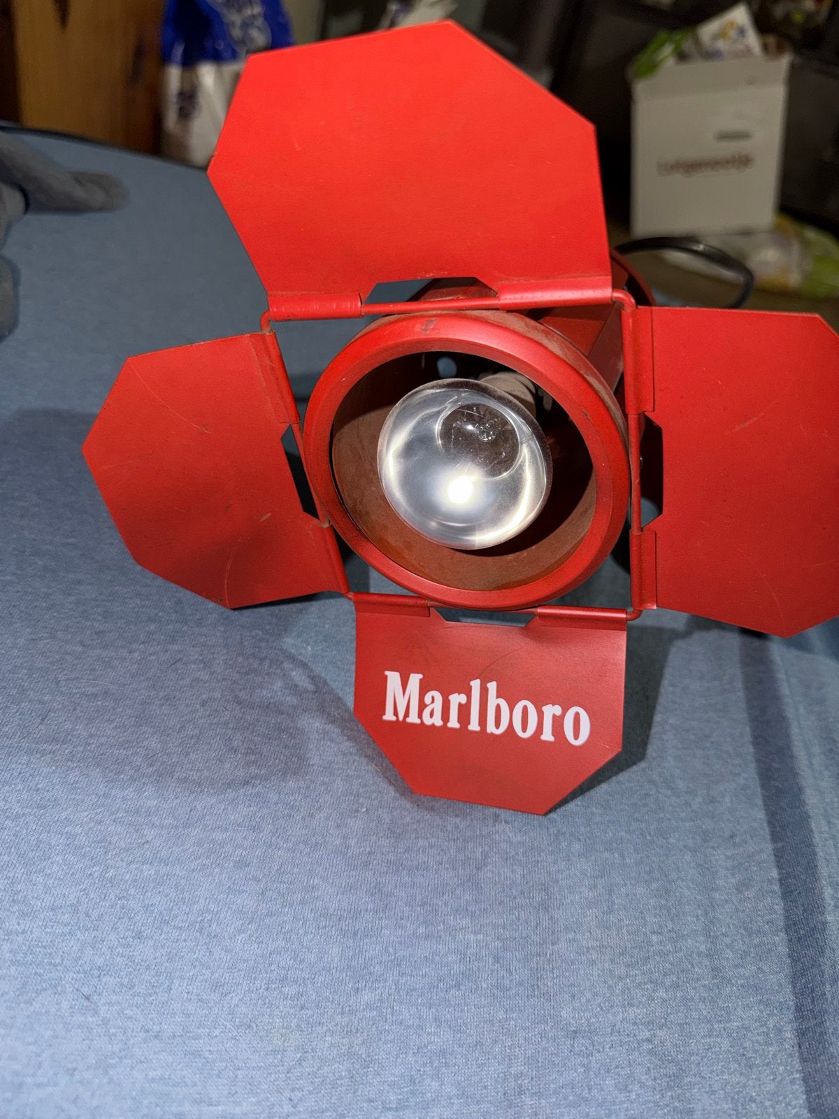 Marlboro spotlampje - Vintage rode clip-on lamp, Huis en Inrichting, Ophalen, Vintage, Gebruikt, Metaal