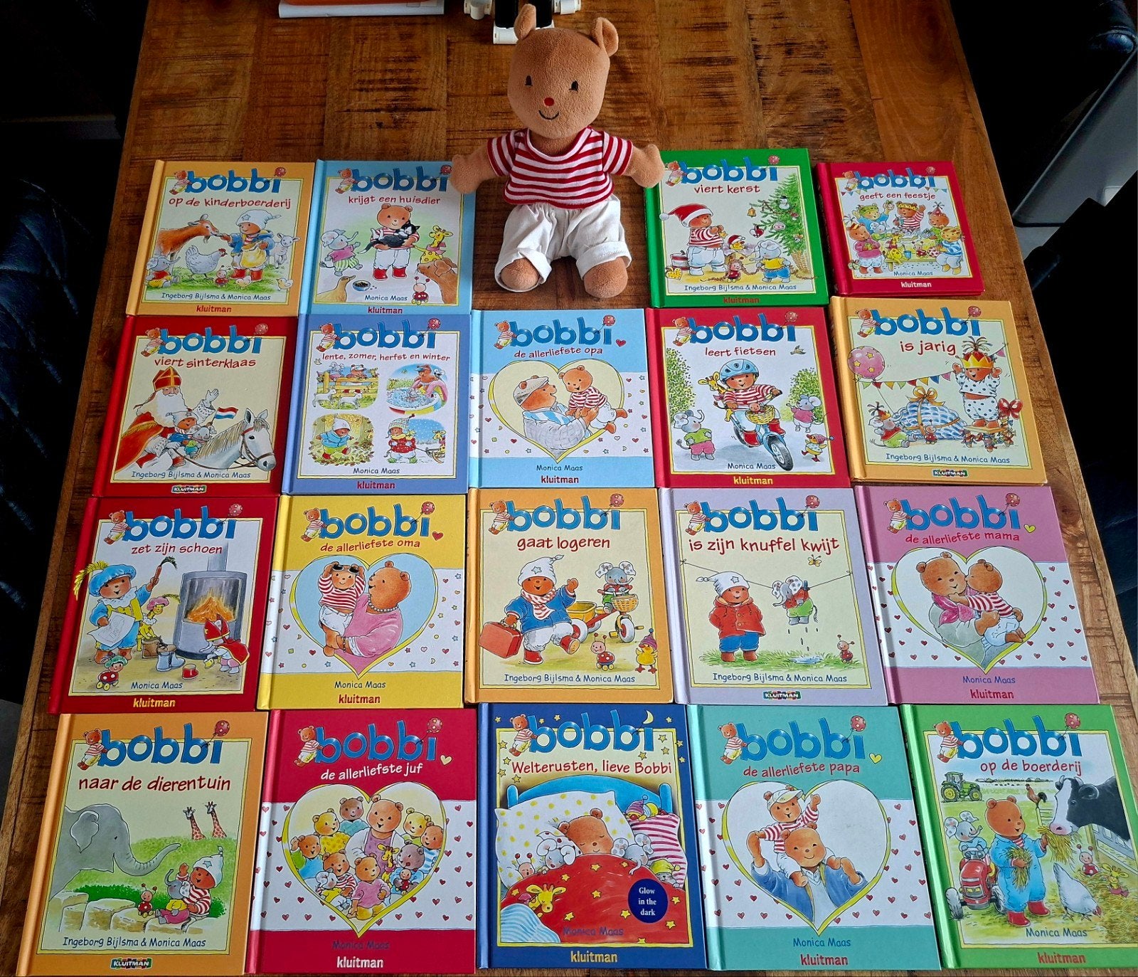 22 Beertje Bobbi verhalen en knuffel, Ophalen of Verzenden, Zo goed als nieuw