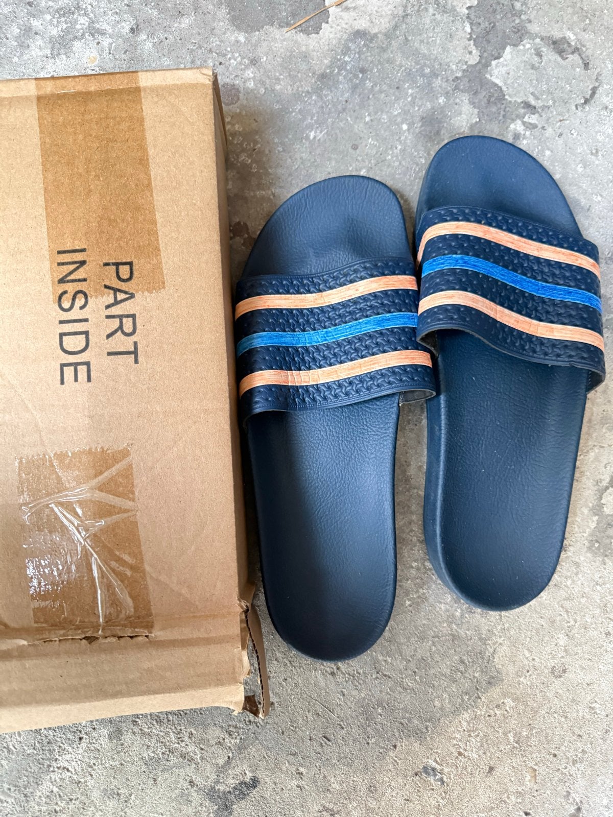 Adidas slippers - niet gedragen, Ophalen of Verzenden, Nieuw, Blauw, Slippers