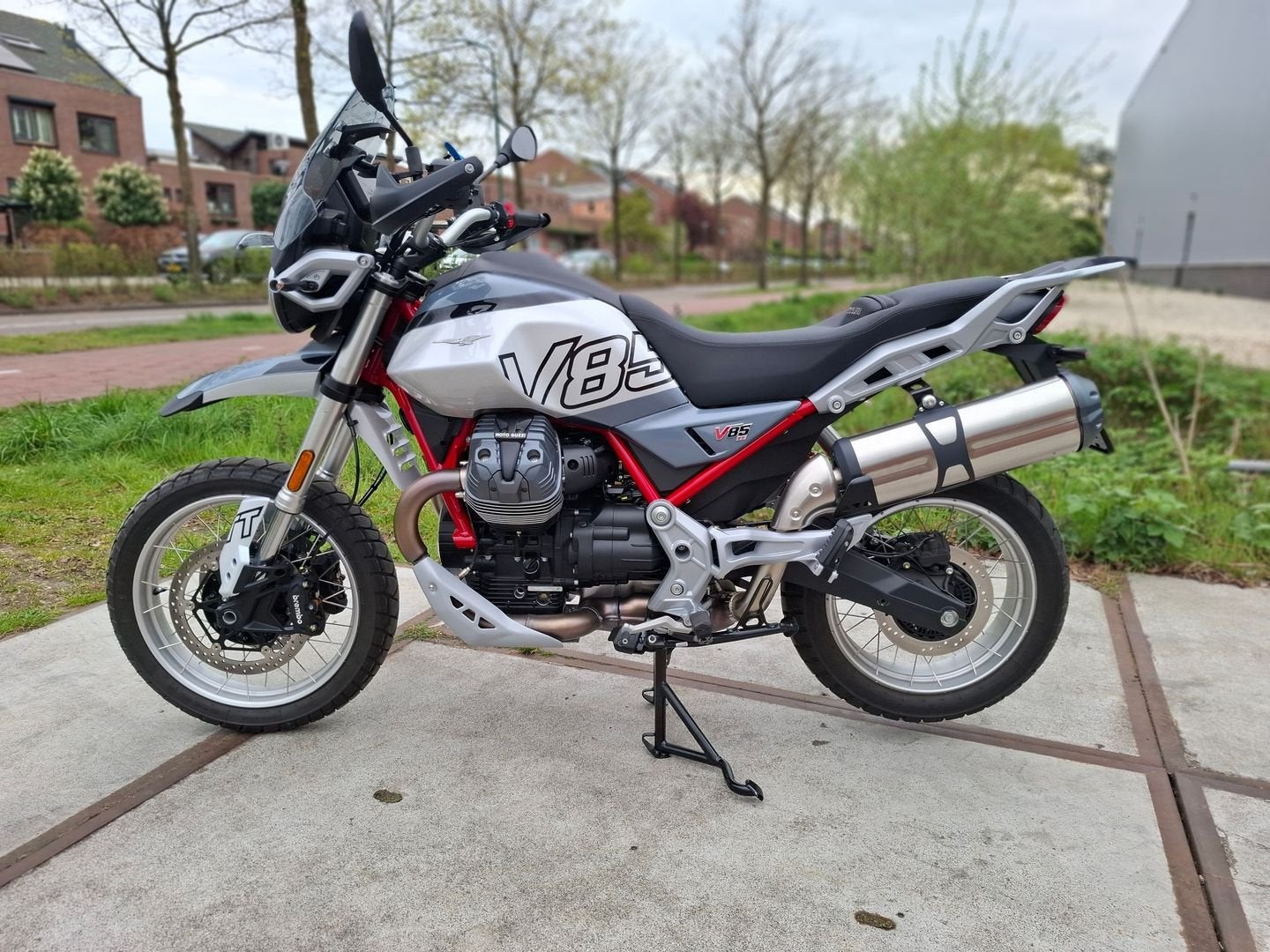 MOTO GUZZI V 85 TT (2025) E5 plus V85TT 1508 KM V85, 853 cc, 2 cilinders, Motorrijbewijs A, Bedrijf