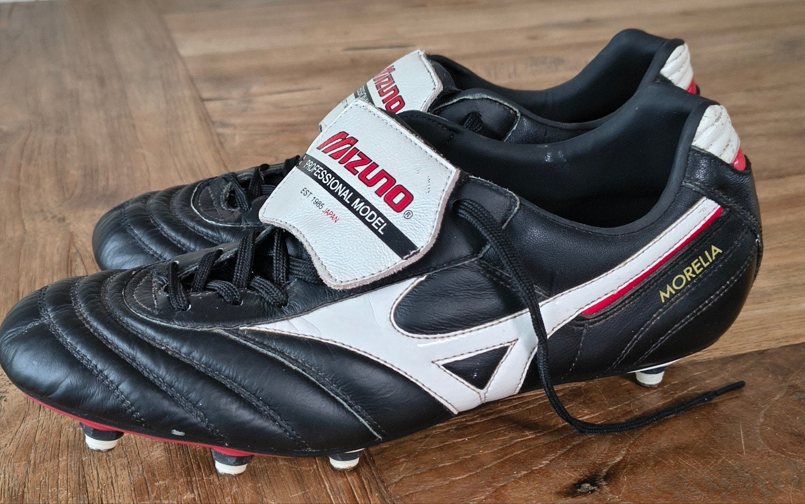 Mizuno Morelia II voetbalschoenen ijzeren noppen - Maat 42,5, Maat XS of kleiner, Schoenen, Ophalen of Verzenden, Zo goed als nieuw