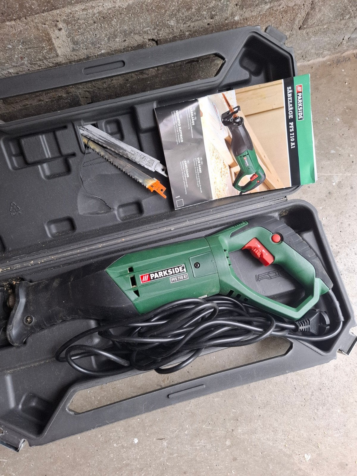 Parkside Reciprozaag PFS 710 A1 met koffer en zaagbladen, 70 mm of meer, 600 tot 1200 watt, Ophalen of Verzenden, Reciprozaag