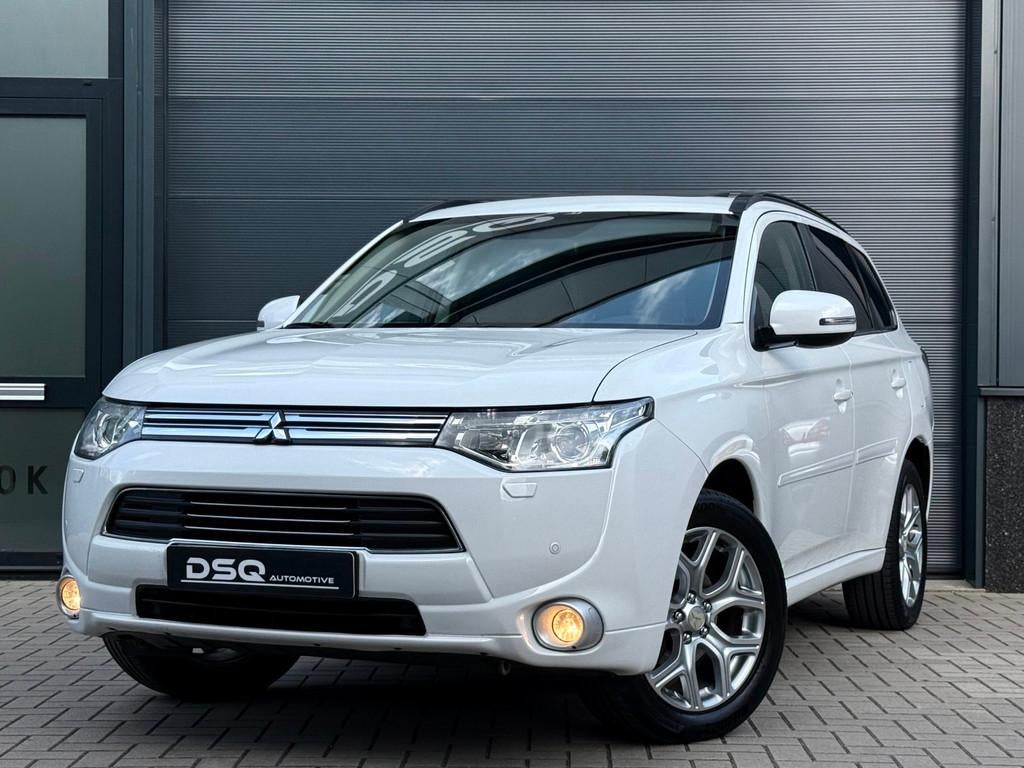 Mitsubishi Outlander 2.0 PHEV Instyle+ 4WD, Zwart, 4 cilinders, Wit, Vierwielaandrijving