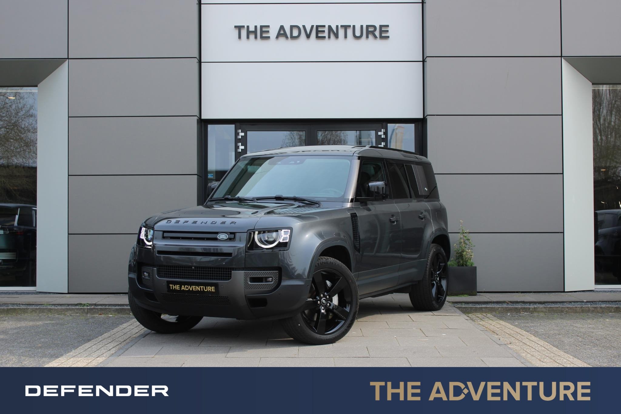 Land Rover Defender 110 P400e SE | Pano | Trekhaak | Koelvak