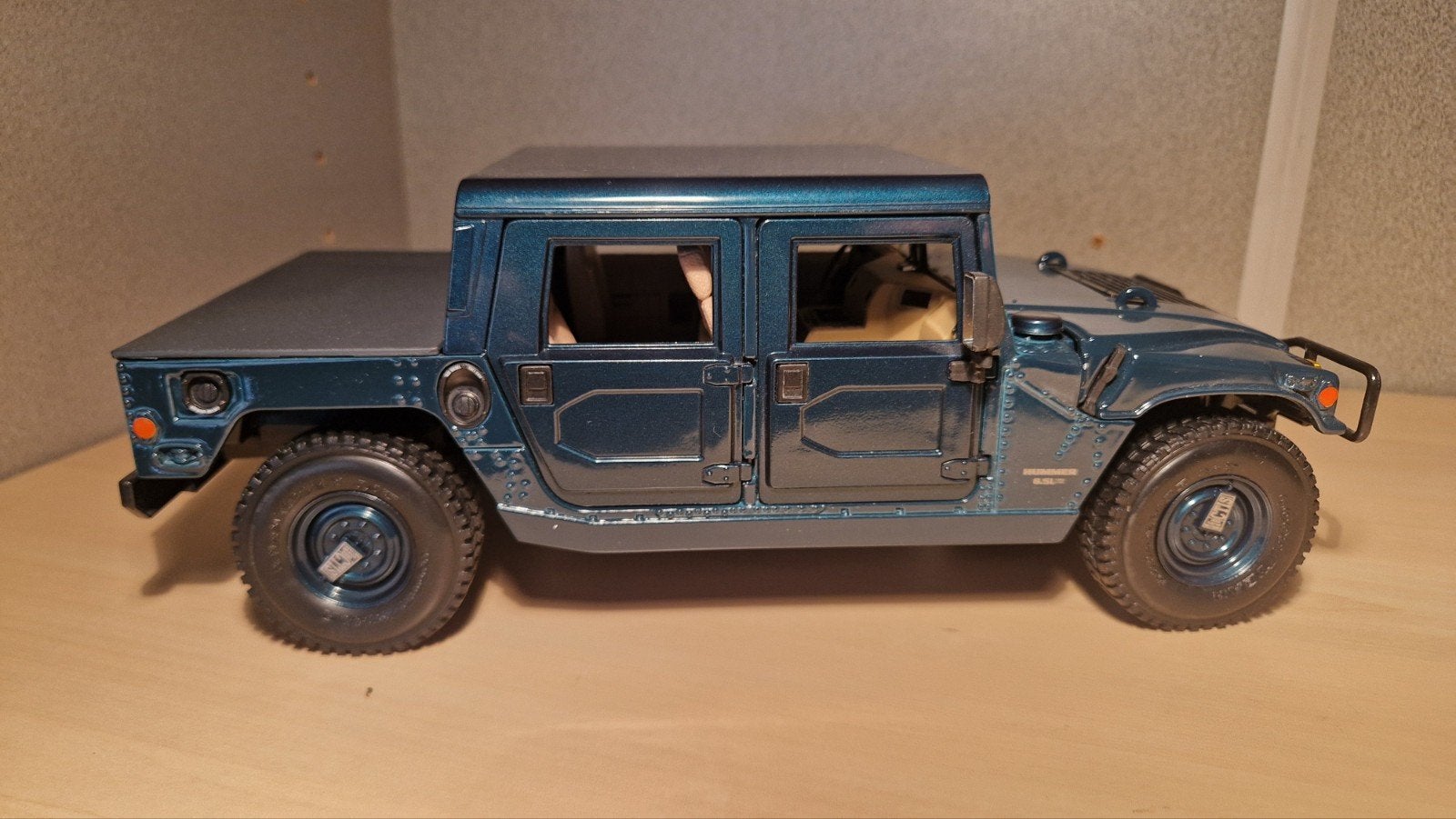 Hummer H1 schaalmodel 1:18 - Maisto, Hobby en Vrije tijd, Modelauto's | 1:18, Ophalen of Verzenden