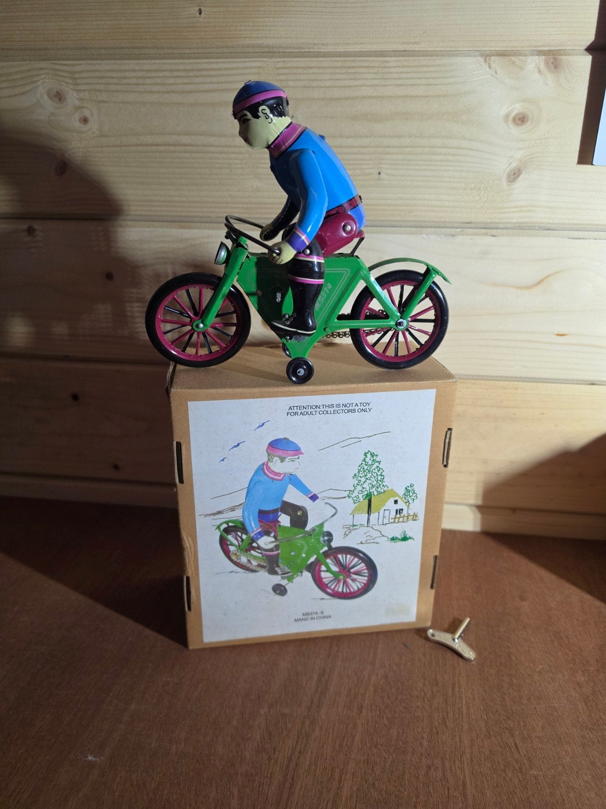 Vintage blikken speelgoed fietsende man met doos, Antiek en Kunst, Ophalen of Verzenden